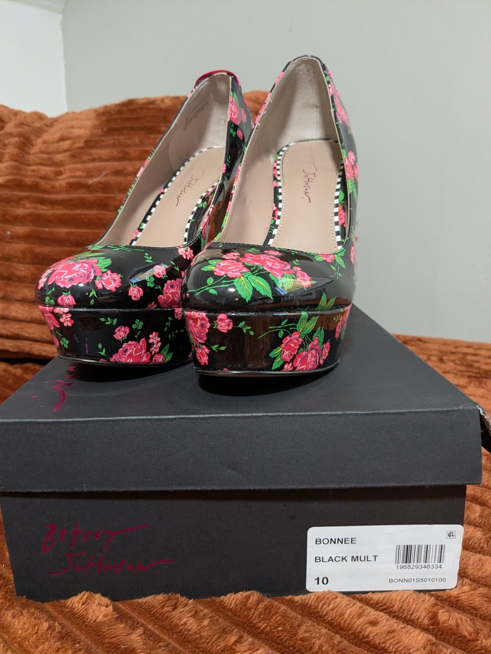 Betsey Johnson Bonnee Black Floral Platform Pumps - Pink Floral Size 10